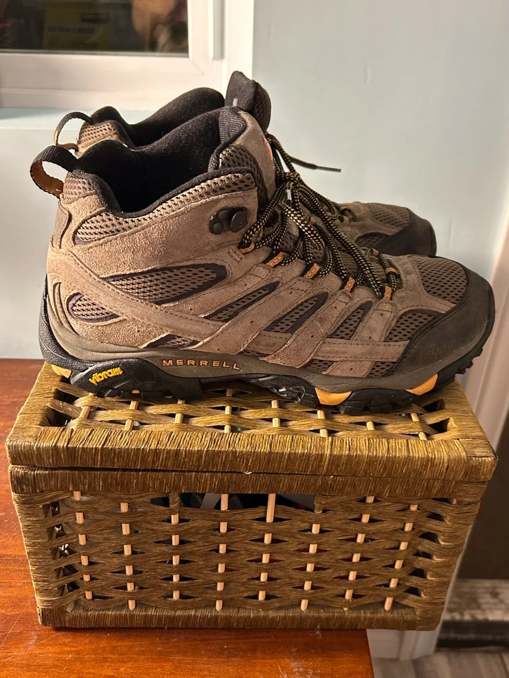 Merrell Moab 2 Hiking Boot Waterproof Suede & Mesh Color Walnut Men’s 11.5